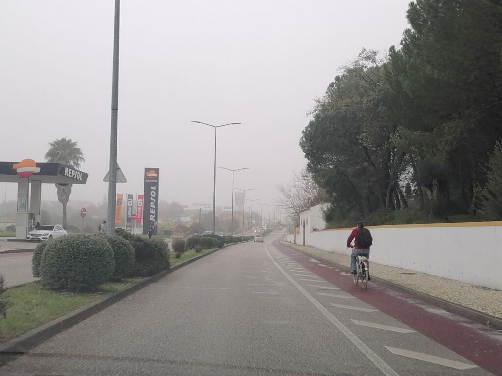 Um ciclista na ciclovia da estrada da Serra ciclovia ciclista IMG 20240110 094543