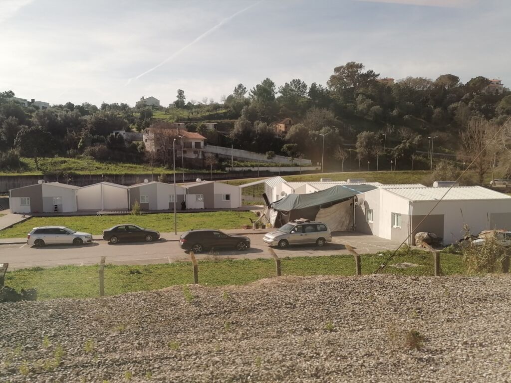 Relato de uma situação recorrente na av. Nuno Álvares – complexo “bairro Calé” ciganos bairro cale IMG 20240204 131417