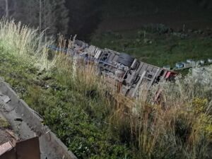 Camião dos Correios despista-se no IC3 (c/ vídeo) despiste ic3 IMG 20240214 211834