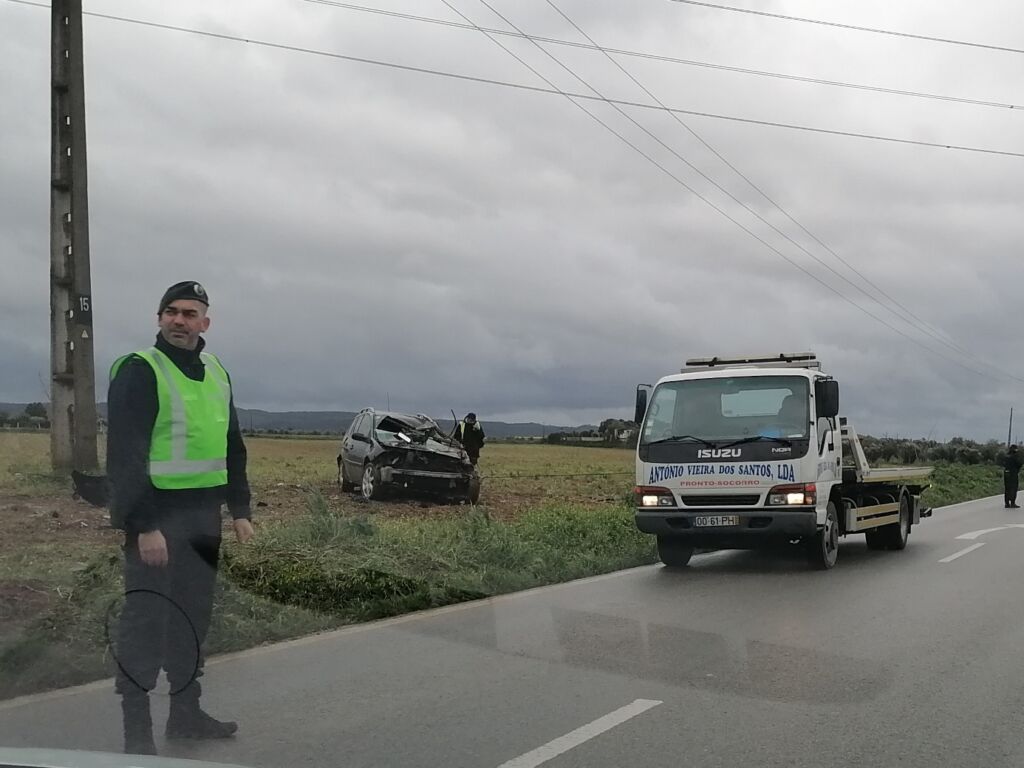 Despiste aparatoso provoca três feridos acidente IMG 20240302 162624