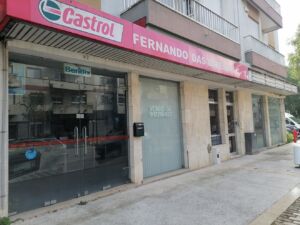 Av. Nuno Álvares Pereira com cerca de 20 espaços comerciais fechados av. Nuno Alvares Pereira IMG 20240331 104537