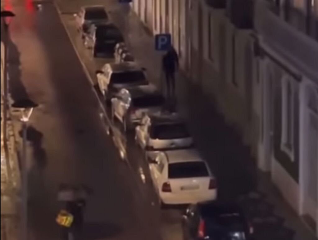 Homem partiu 26 espelhos de carros estacionados numa rua de Caldas da Rainha caldas