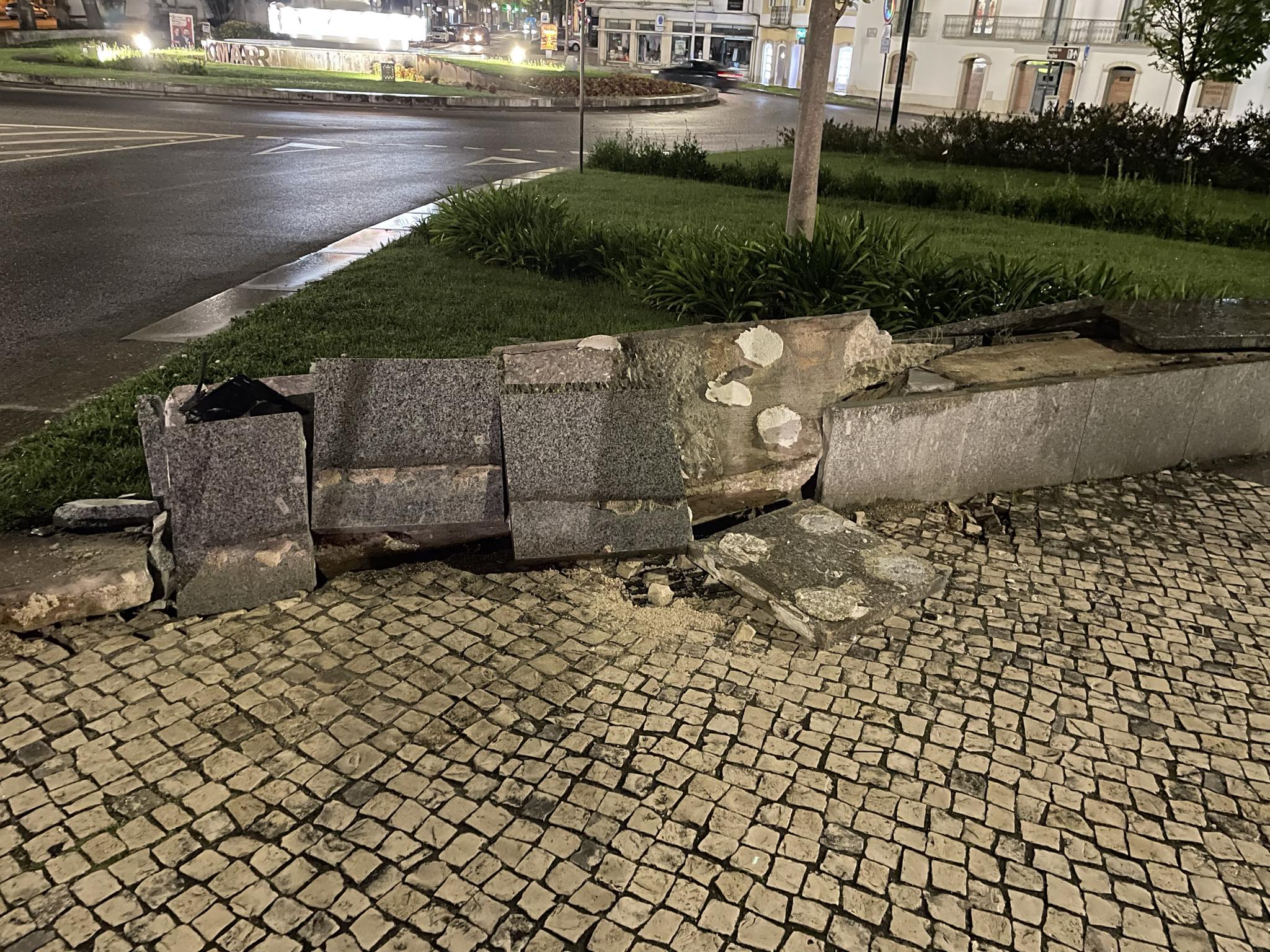 Um ano depois, outro despiste aparatoso junto à ponte nova Messenger creation ad175042 13be 4ef5 b8c2 af9b515c03ca