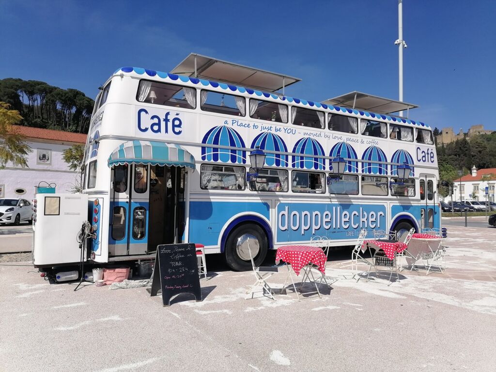 Autocarro de dois andares em Tomar para “espalhar amor, paz e café” autocarro IMG 20240411 111756