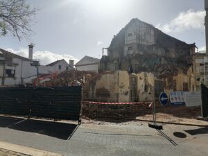 Demolições continuam na av. Combatentes da Grande Guerra demolicao IMG 20240407 102804