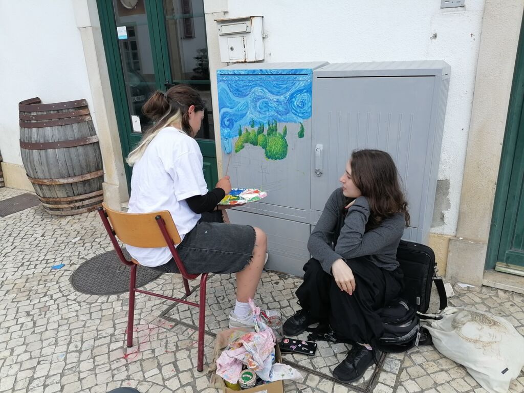 Alunos pintam mais caixas de eletricidade arte IMG 20240522 120128