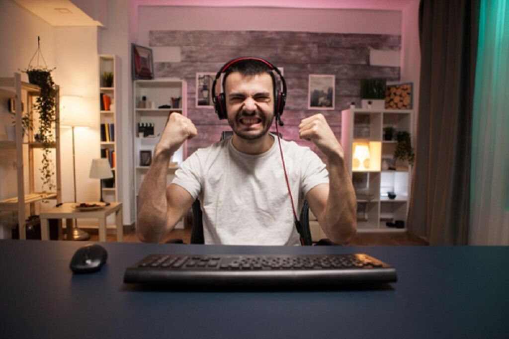 Relaxe depois de jogar no computador e ganhar dinheiro com isso jogo