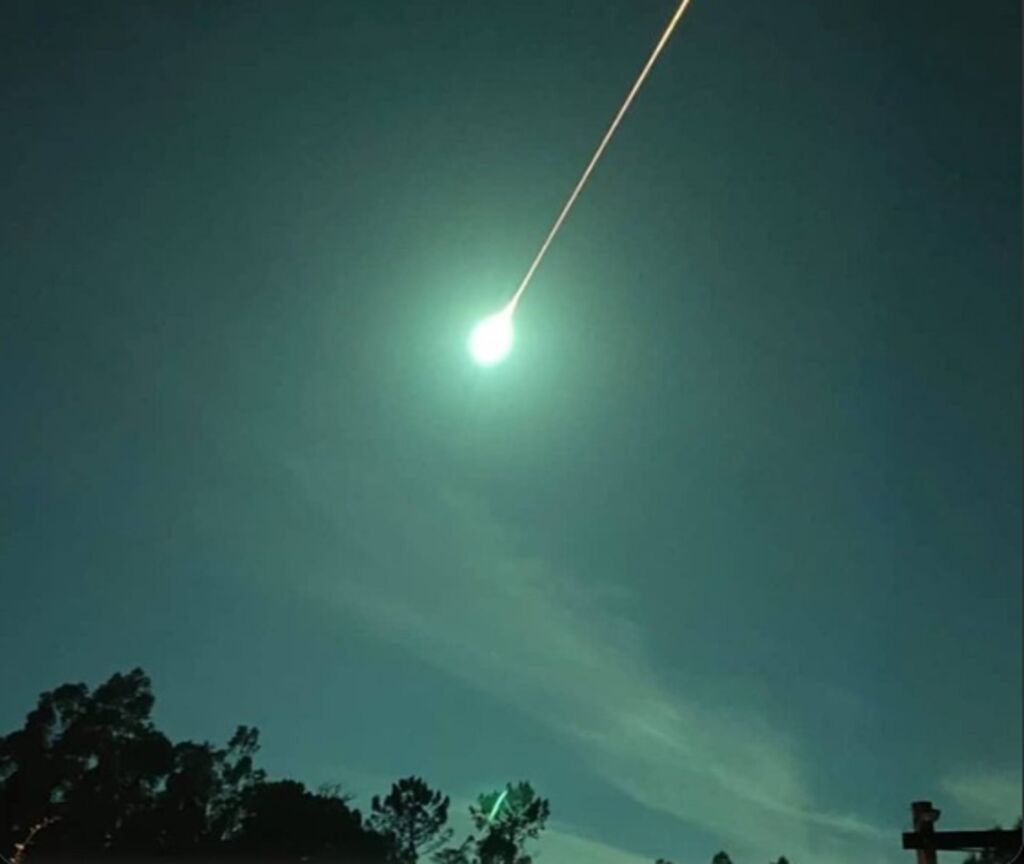 Queda de meteorito observada também na região (c/ vídeos) meteoro
