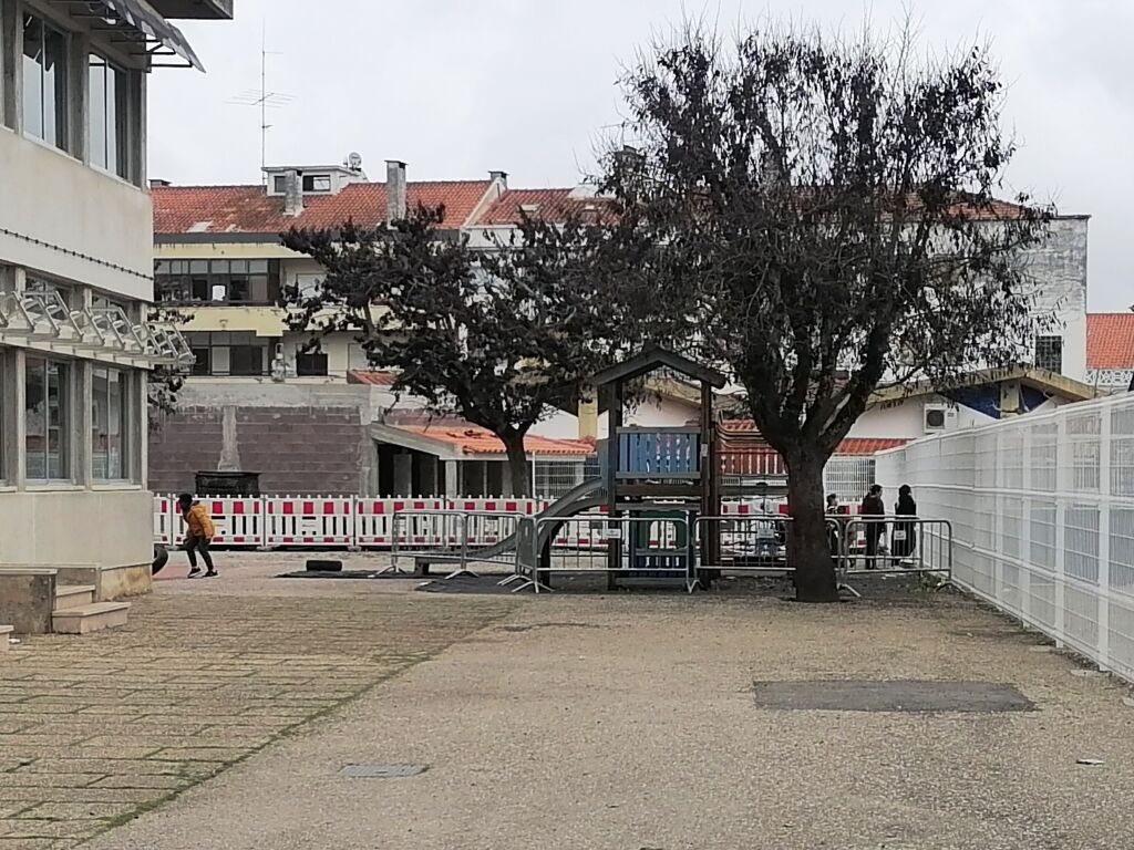 Parque infantil da escola básica dos Templários fechado há oito anos parque infantil escola IMG 20240207 121706