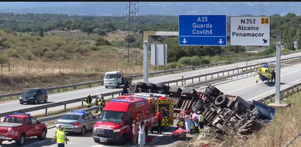 Acidente aparatoso na A23 provoca três feridos a23 22604685680 2373489756333205415 n
