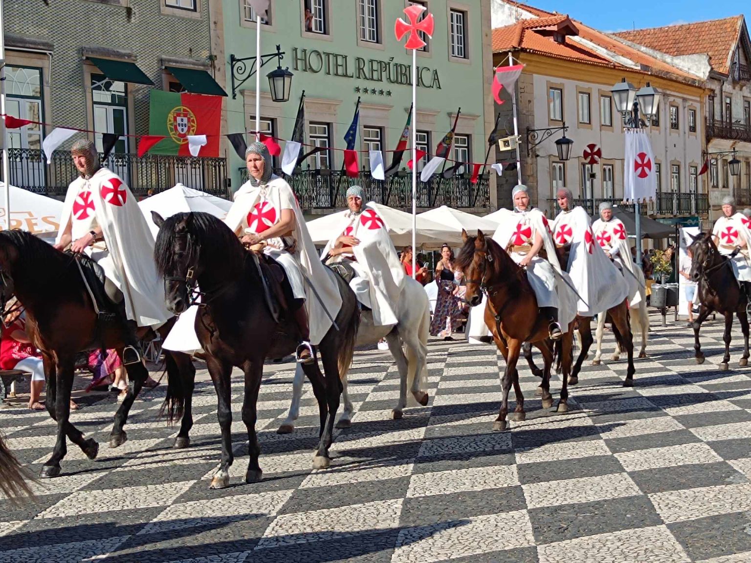 Festa Templária atrai milhares a Tomar (c/ fotos) festa templaria 5733141547 221787324115352182 n