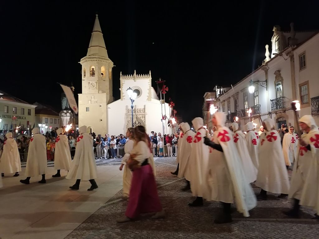 Aí está mais uma Festa Templária. Quatro dias a recriar a fundação de Tomar festa templaria cortejo IMG 20240713 223925