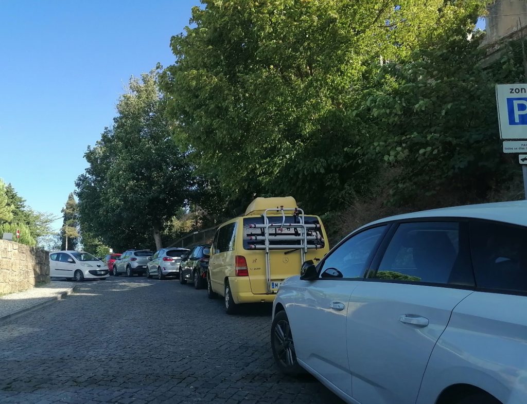 Caos no estacionamento à volta do Convento de Cristo IMG 20240806 172218