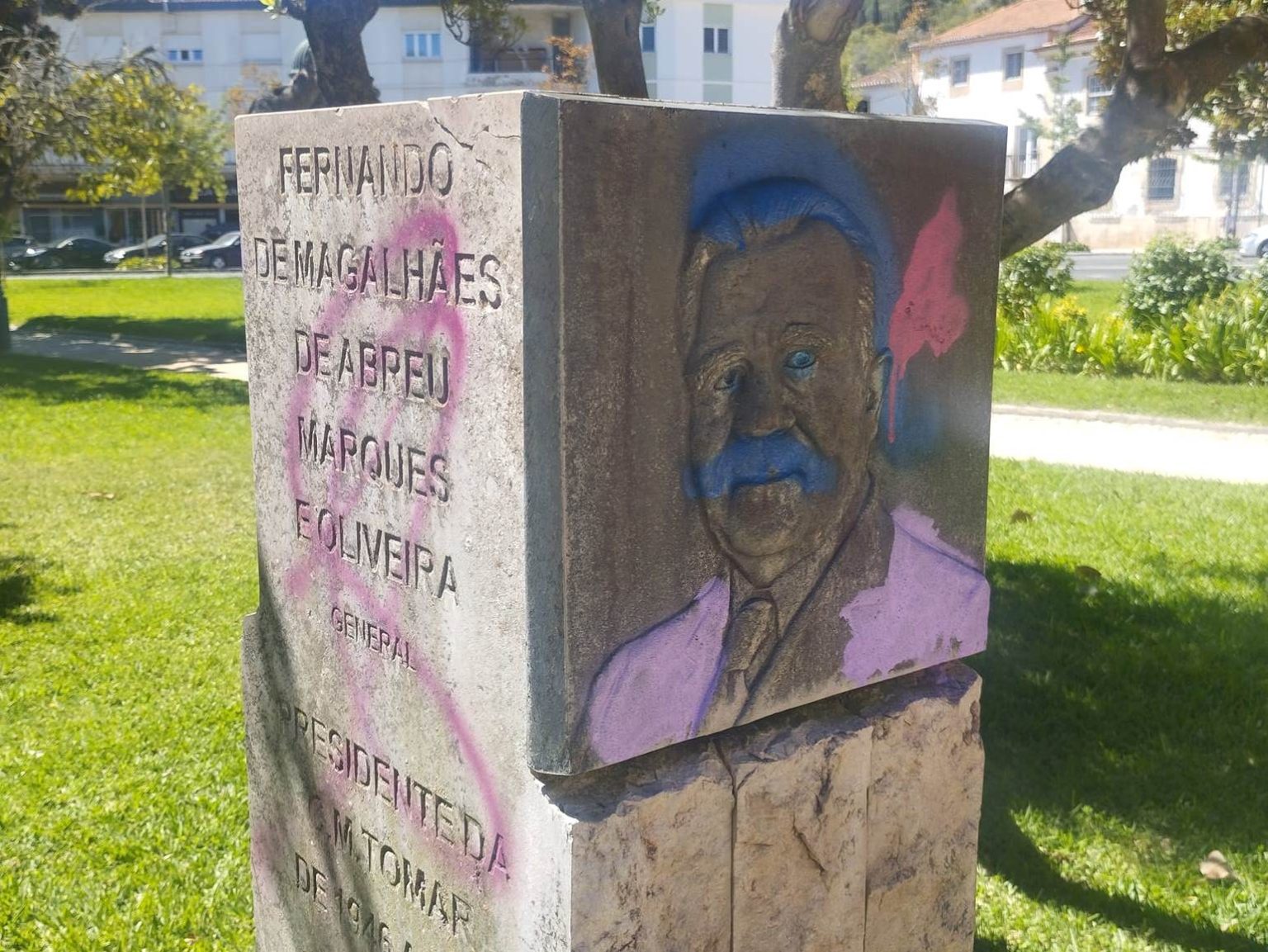 Monumento de homenagem ao general Fernando Oliveira foi vandalizado fernando oliveira vandal 02447 6151577757680202712 n