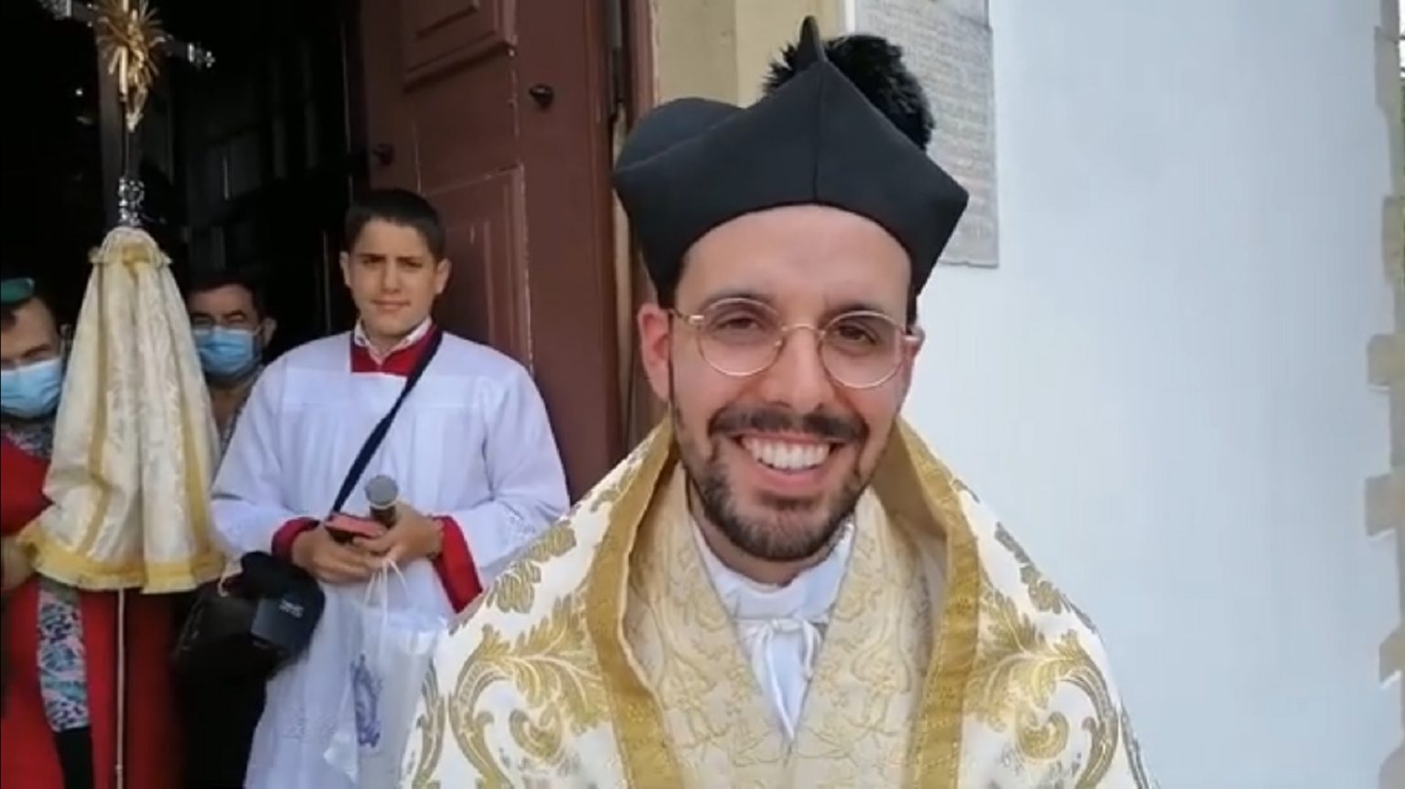 Padre de Dornes desafia bispo e recusa-se a sair padre patto 70532883944961220832 n