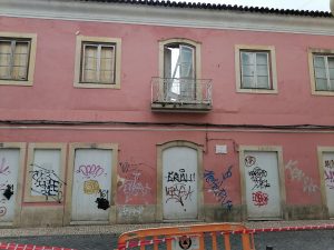 Prédio em risco de ruir obriga a cortar trânsito IMG 20240920 103058