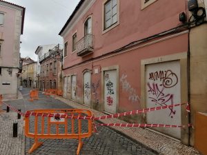 Prédio em risco de ruir obriga a cortar trânsito IMG 20240920 103128