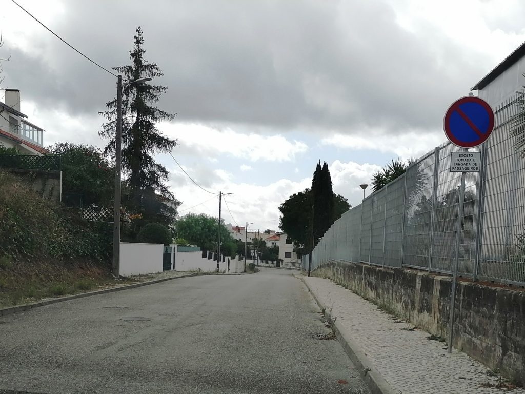 Não há passadeiras no acesso à escola Gualdim Pais IMG 20241007 114947
