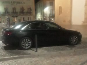 Carro estacionado toda a noite na praça da República Messenger creation 14cdca32 39f1 41c8 8d70 c6fcbcaa2d56