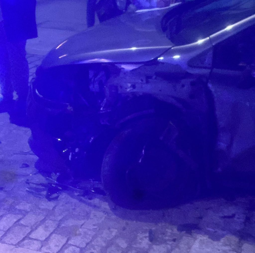 Carrinha despista-se, colide com sete viaturas e provoca feridos acid WhatsApp Image 2024 10 27 at 23.08.27