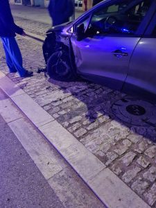 Carrinha despista-se, colide com sete viaturas e provoca feridos received 1221635038898103