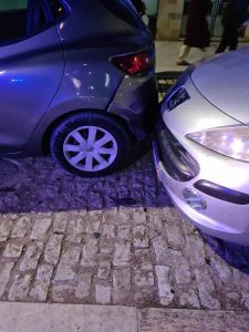 Carrinha despista-se, colide com sete viaturas e provoca feridos received 537717442381531