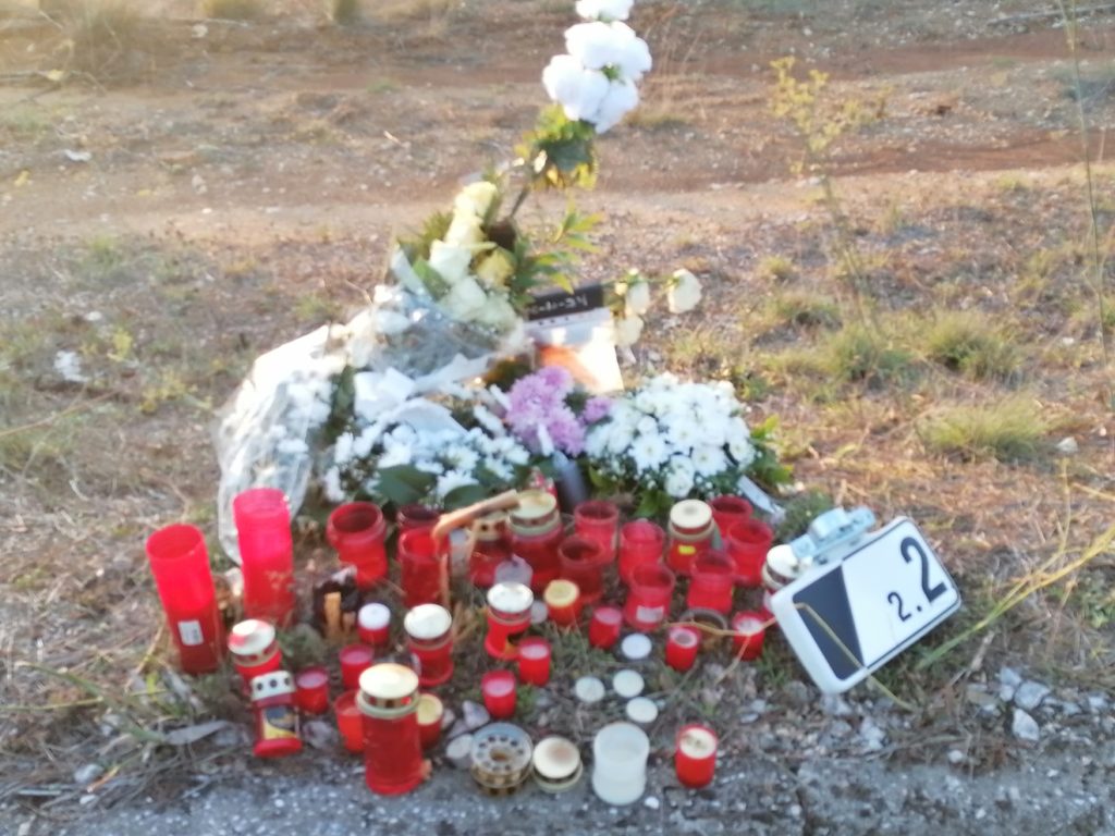 Amigos prestam homenagens a jovem que morreu em despiste de mota sandro IMG 20241012 184524