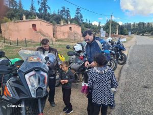 Motard tomarense em iniciativa solidária em Marrocos 462577576 1574085186524702 2192657439746207225 n