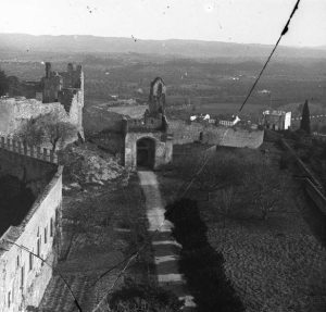 O que estão a fazer ao jardim formal do Convento de Cristo? Castelo de Tomar. Foto Jose Artur Leitao Barcia. entre 1900 1945 195527180916097024 n