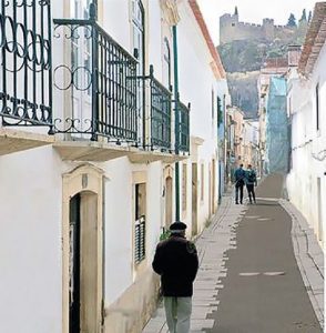 Concorda com o fim da calçada tradicional nas ruas do centro histórico? rua sinagoga Copia