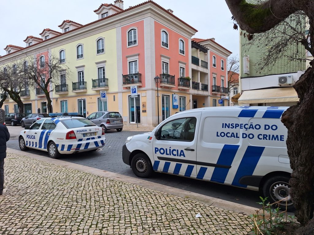 Autor de dezenas de assaltos em Tomar e no Entroncamento começa a ser julgado Lavandaria assaltada