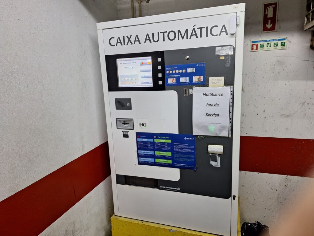 Parque de estacionamento: caixa de pagamento não aceita notas nem multibanco estacionamento 20250118 145619