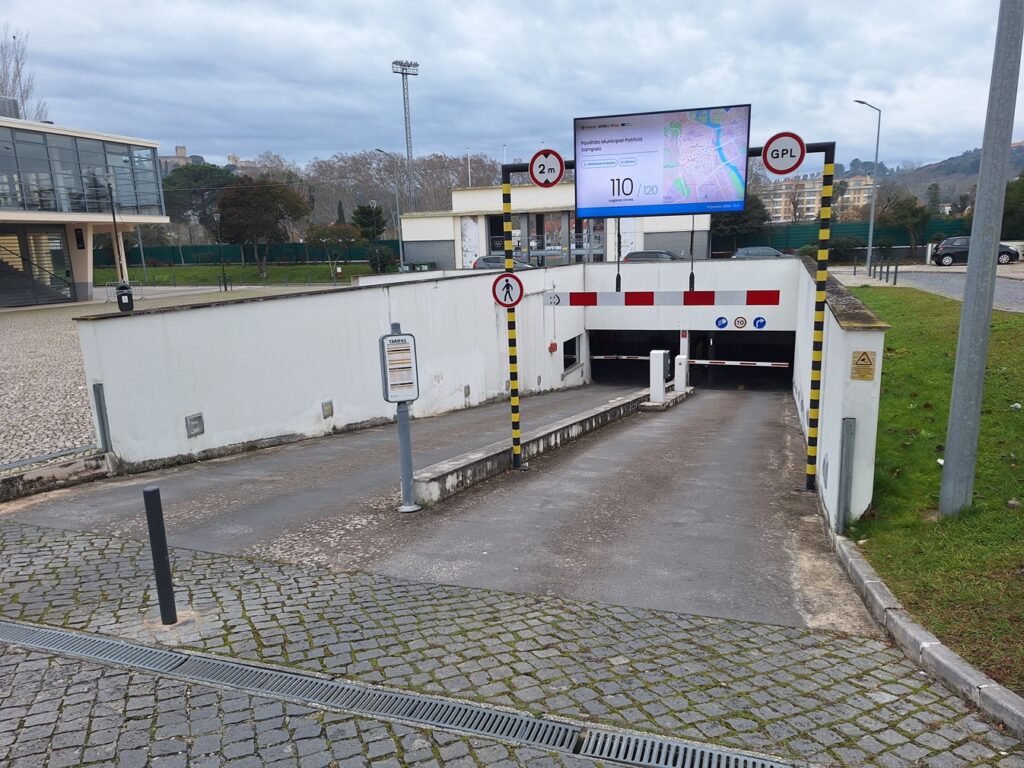 Parque de estacionamento: caixa de pagamento não aceita notas nem multibanco estacionamento 20250119 103148