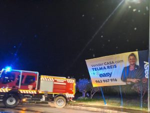 Temporal faz cair árvores e estruturas mau tempo 20250129 193307 1