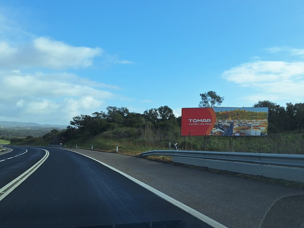 Novo outdoor da câmara no IC9 sem iluminação outdoor 20250106 101924