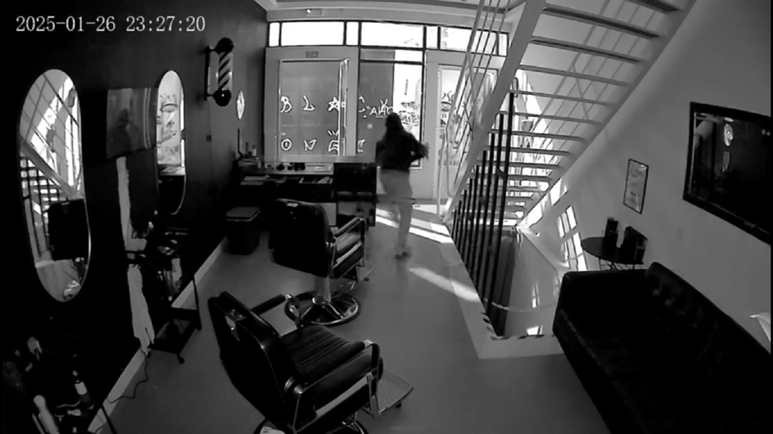 Barbearia assaltada em pleno dia em Santarém (c/ vídeo) roubo
