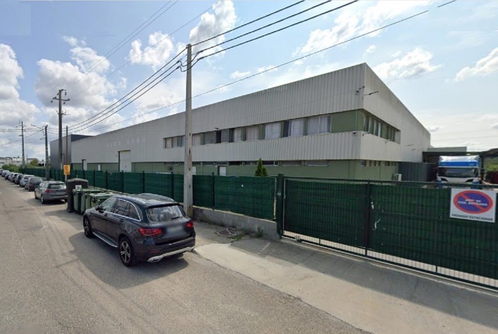 Incêndio destrói armazém de produtos chineses em Santarém chin