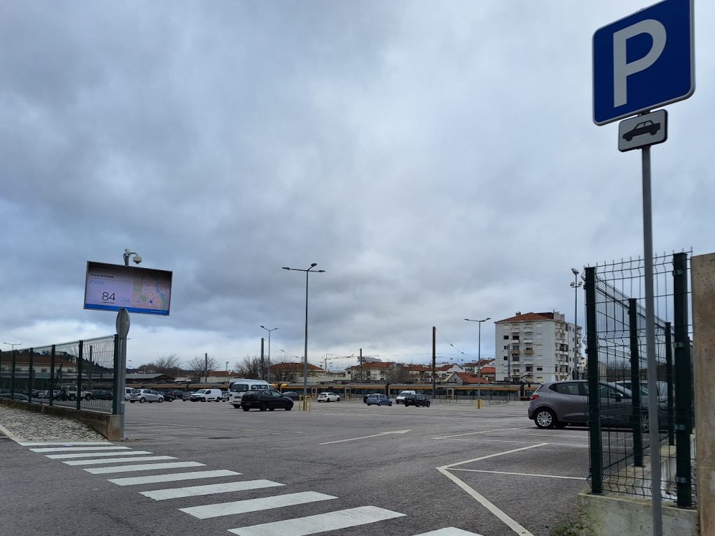 Ecrã do parque de estacionamento junto à estação continua a funcionar mal estacionamento 20250201 104039