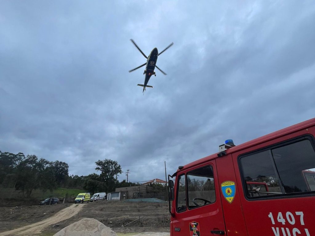 Funcionário da junta de freguesia da Serra evacuado de helicóptero (c/ vídeo) heli 15120667895679 199998962213112665 n