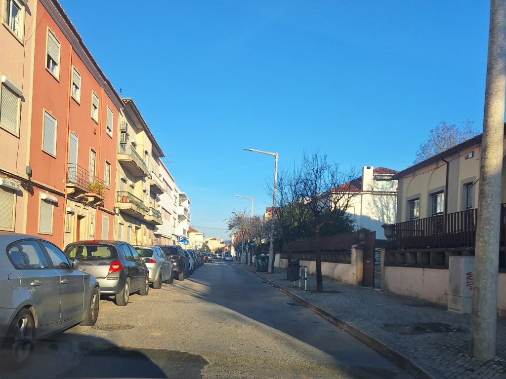 Esta rua vai entrar em obras e adivinha-se o caos no trânsito e estacionamento rua miguel ferreira 20250102 090834