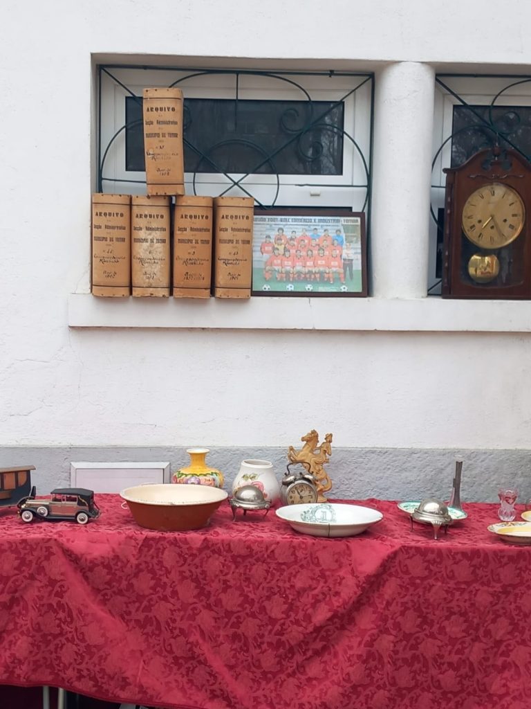 Livros do arquivo da câmara de Tomar à venda na feira de velharias IMG 20250302 WA0003