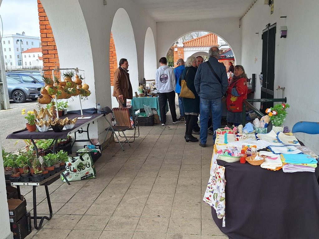 Feira “Tomar Alternativo” estreia-se no mercado (c/ fotos e vídeo) alternativo 20250316 111745