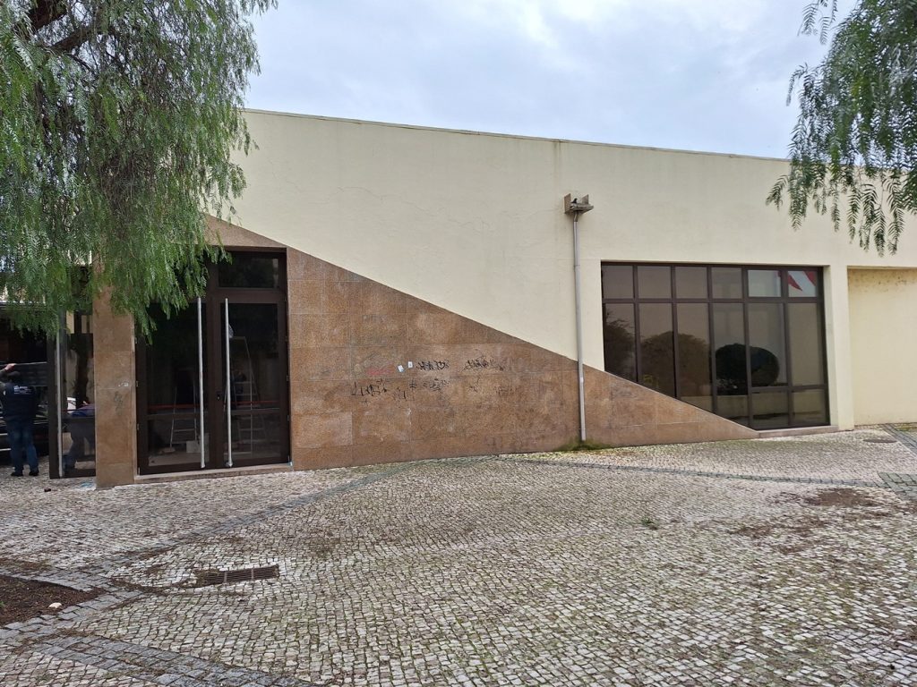 Biblioteca acaba com zona conspurcada biblioteca 20250312 165857