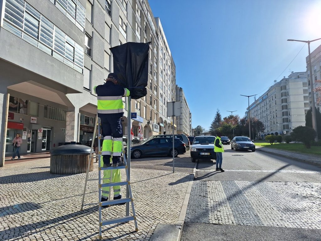 Estacionamento “à borla” na Alameda Um de Março estacionamento 20250324 084800