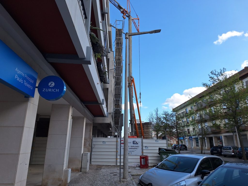Novos prédios não cumprem alinhamento urbanístico predio 20250323 165235