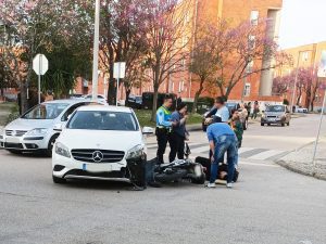 Colisão entre mota e carro provoca um ferido acid 1 copy