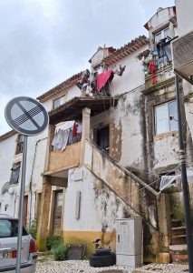 “Instalação artística” muda de local acumulador saboaria 20250404 161426