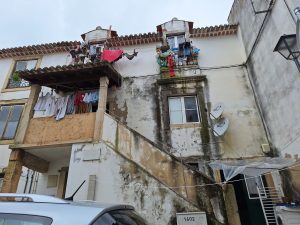 “Instalação artística” muda de local acumulador saboaria 20250404 161428
