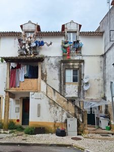 “Instalação artística” muda de local acumulador saboaria 20250406 094136