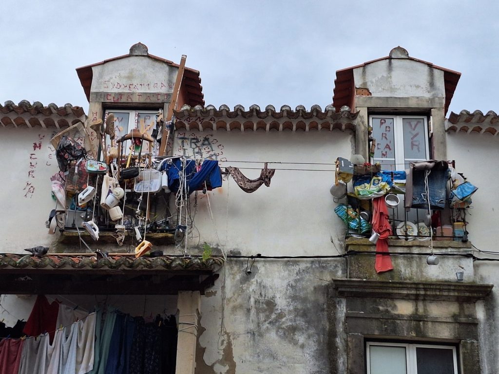 “Instalação artística” muda de local acumulador saboaria 20250406 094144
